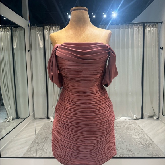 Off-Shoulder Ruched Bandage Pink Dress - Picture 1 of 3